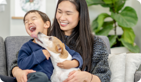親子とペットの写真