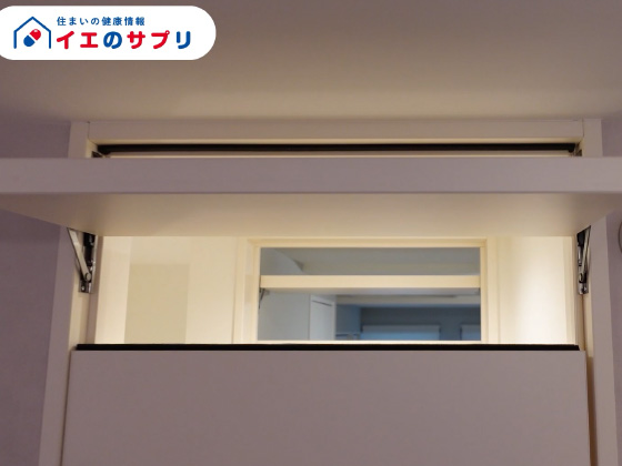 欄間付きのドア