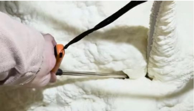 吹き付け断熱のスキマ